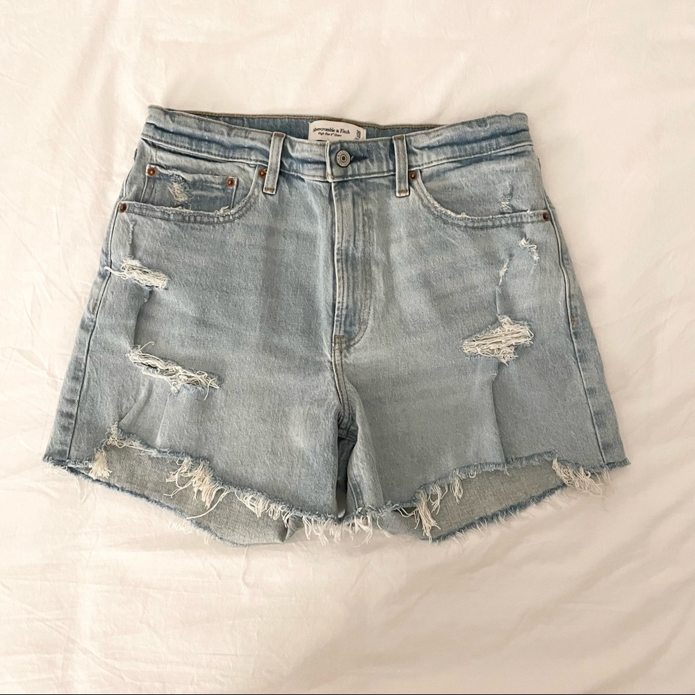 NWOT Abercrombie Curve Love High Rise 4 Inch Mom Shorts